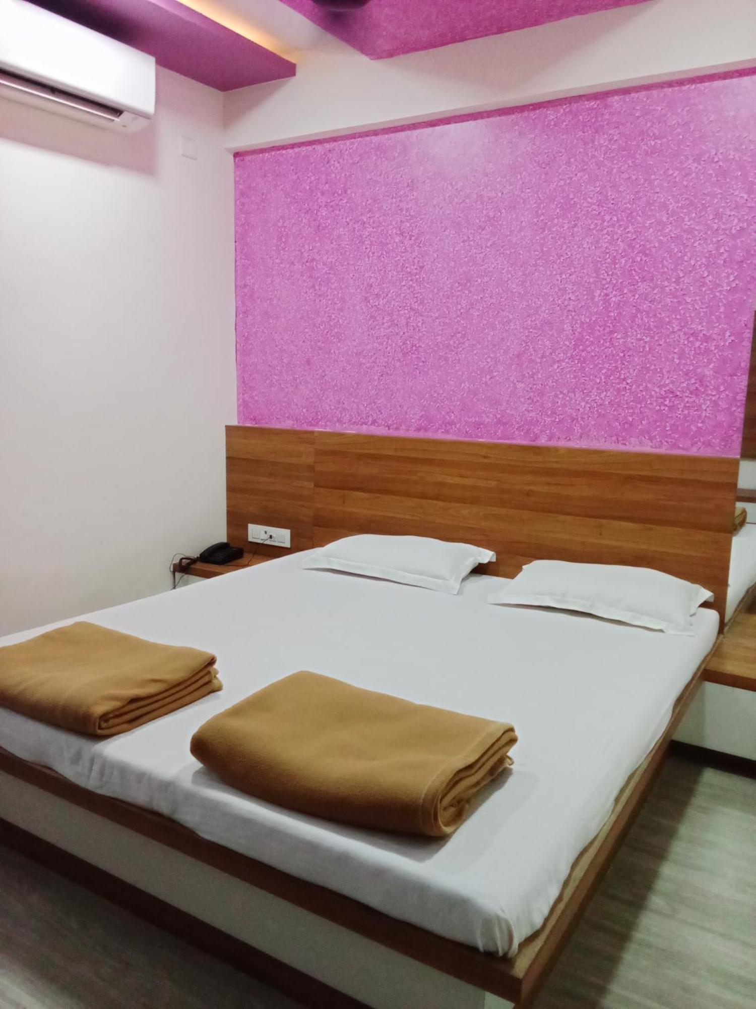 Hotel Shreejay Mahād Exterior foto